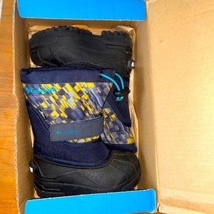 Columbia toddler size 7 snow boots.